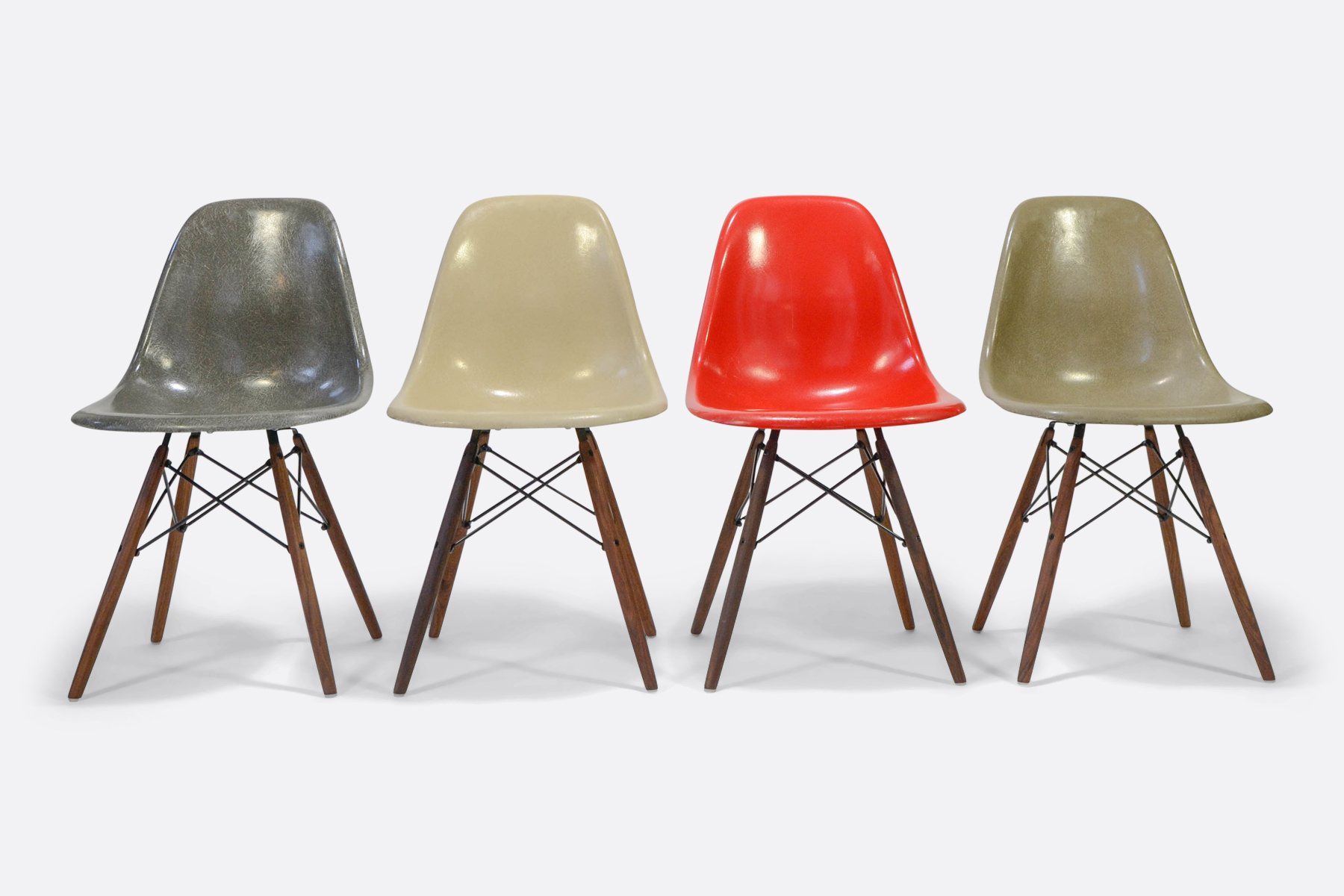 Set Of 4 Eames Herman Miller Fiberglass Side Chairs The